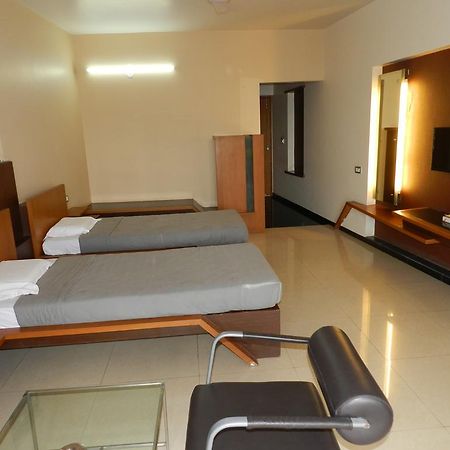 Hotel Rock Regency Toranagallu Dış mekan fotoğraf