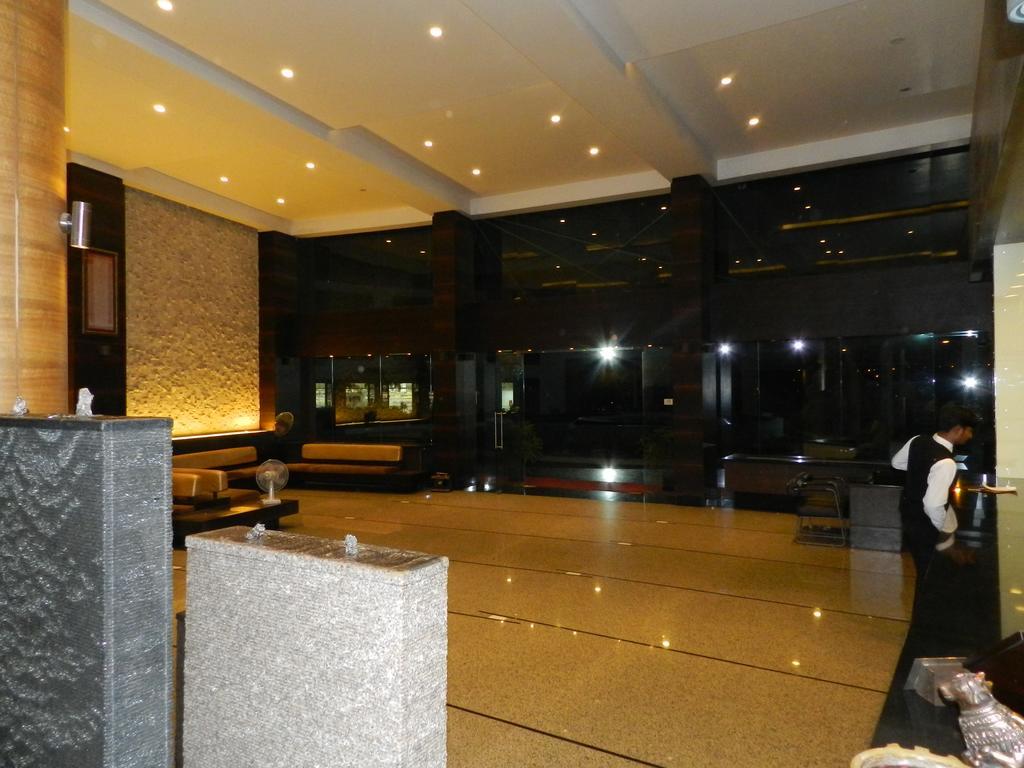 Hotel Rock Regency Toranagallu Dış mekan fotoğraf