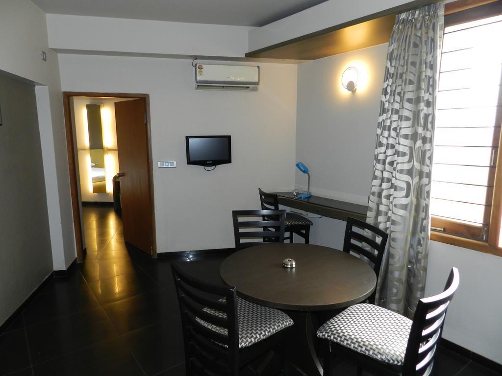 Hotel Rock Regency Toranagallu Oda fotoğraf
