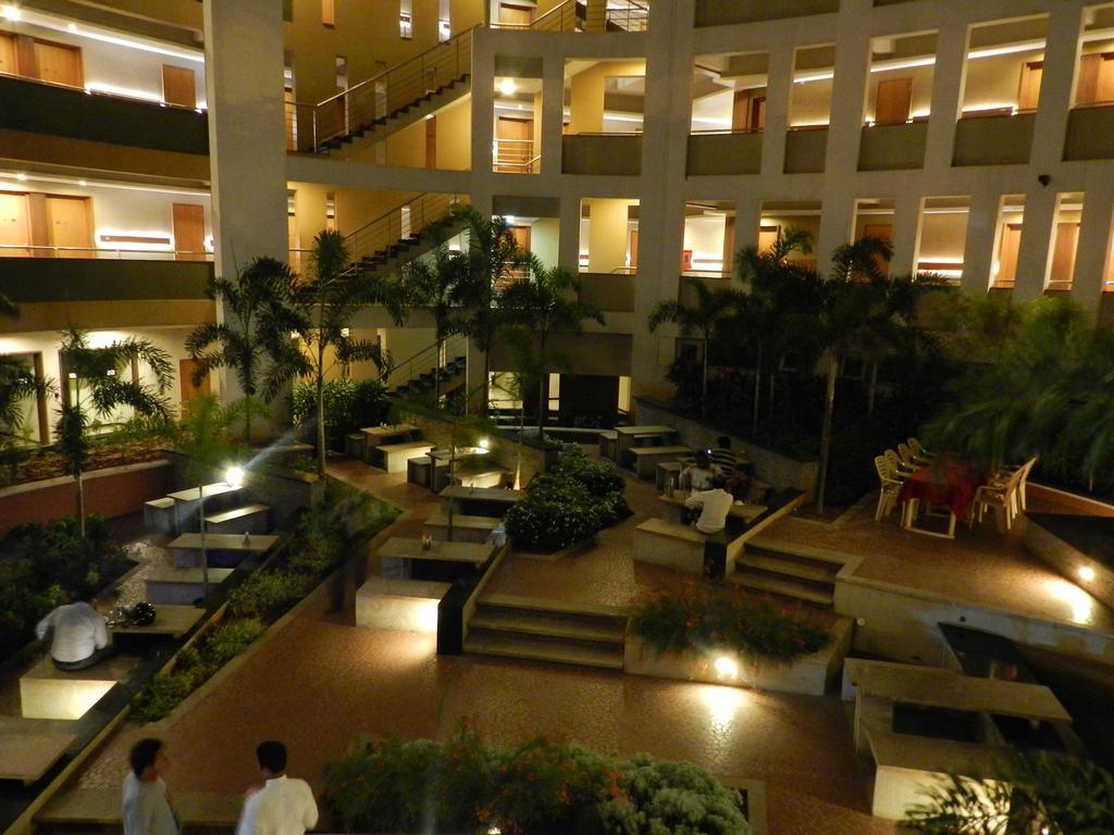 Hotel Rock Regency Toranagallu Dış mekan fotoğraf
