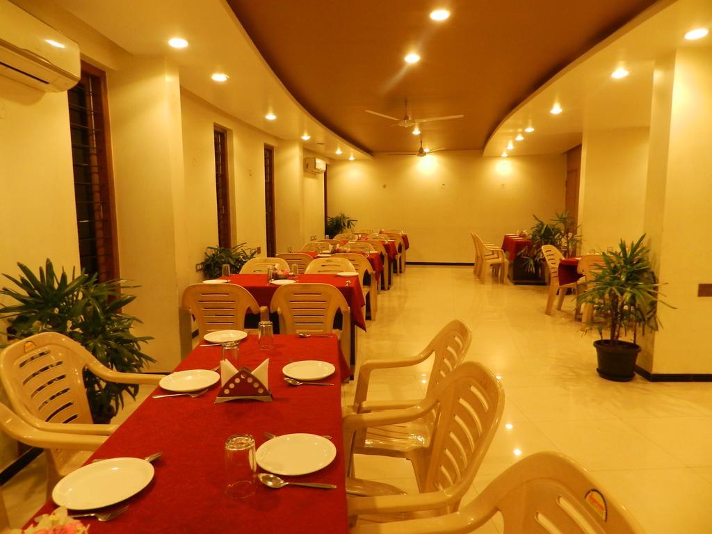 Hotel Rock Regency Toranagallu Dış mekan fotoğraf