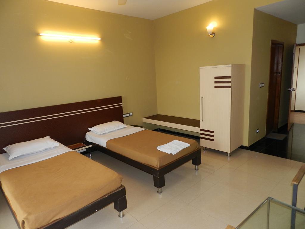 Hotel Rock Regency Toranagallu Dış mekan fotoğraf