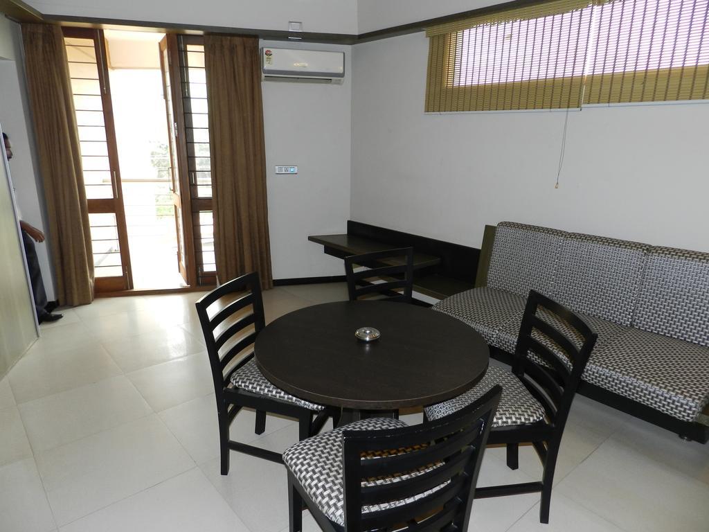 Hotel Rock Regency Toranagallu Oda fotoğraf