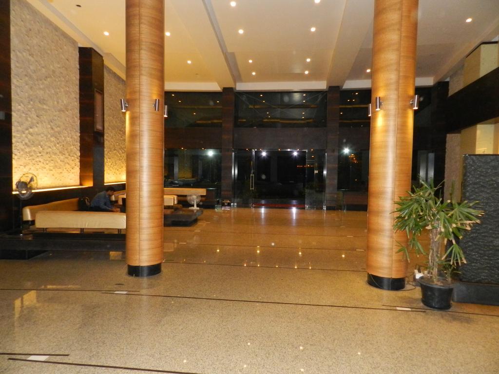Hotel Rock Regency Toranagallu Dış mekan fotoğraf