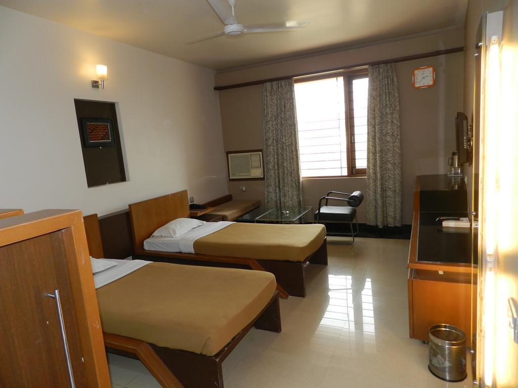 Hotel Rock Regency Toranagallu Dış mekan fotoğraf