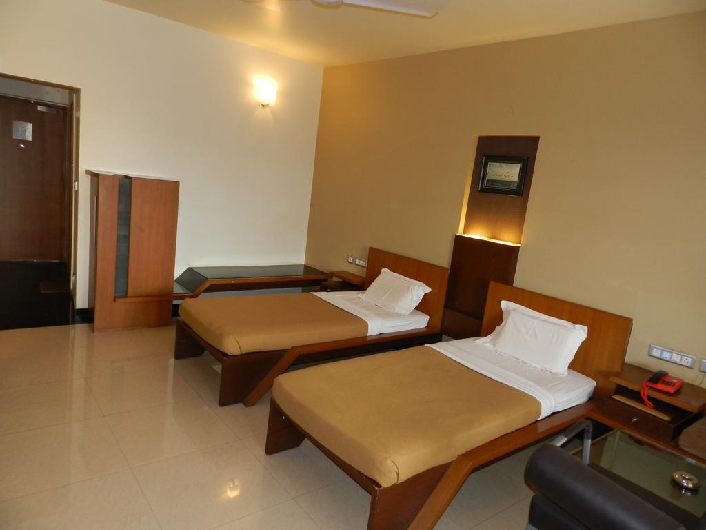 Hotel Rock Regency Toranagallu Dış mekan fotoğraf