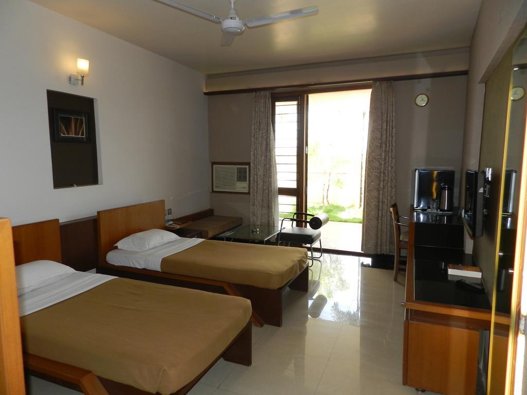 Hotel Rock Regency Toranagallu Dış mekan fotoğraf