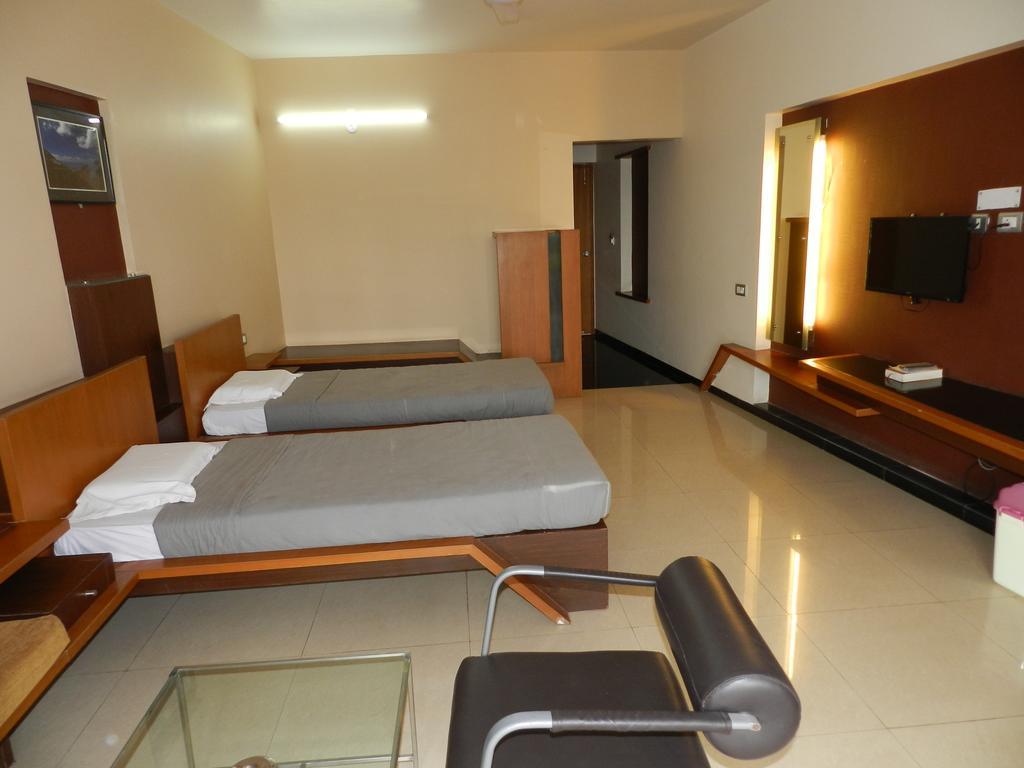 Hotel Rock Regency Toranagallu Dış mekan fotoğraf