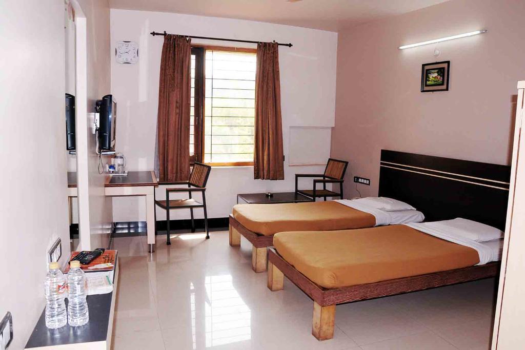 Hotel Rock Regency Toranagallu Dış mekan fotoğraf
