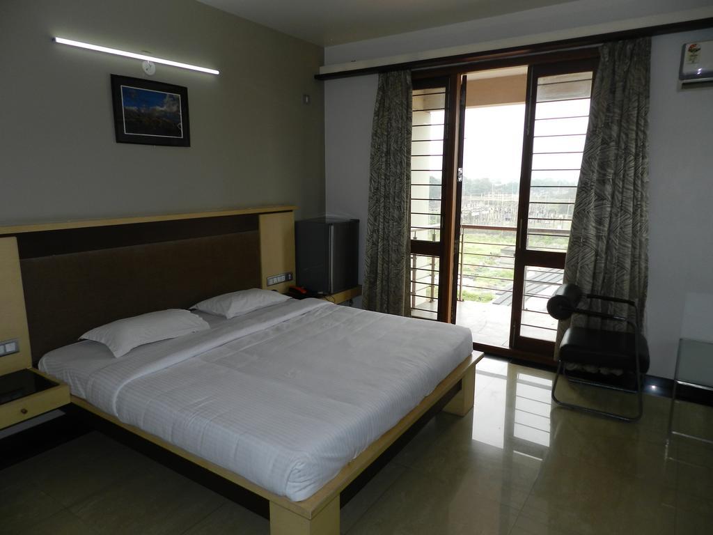 Hotel Rock Regency Toranagallu Dış mekan fotoğraf